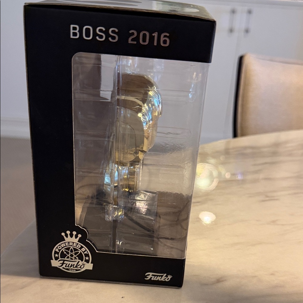Funko StarWars Gold colored Rebel Pilot Collectible Boss 2016 Smuggler’s bounty - Picture 4 of 14